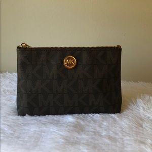 NWT Michael Kors Make Up Travel Case